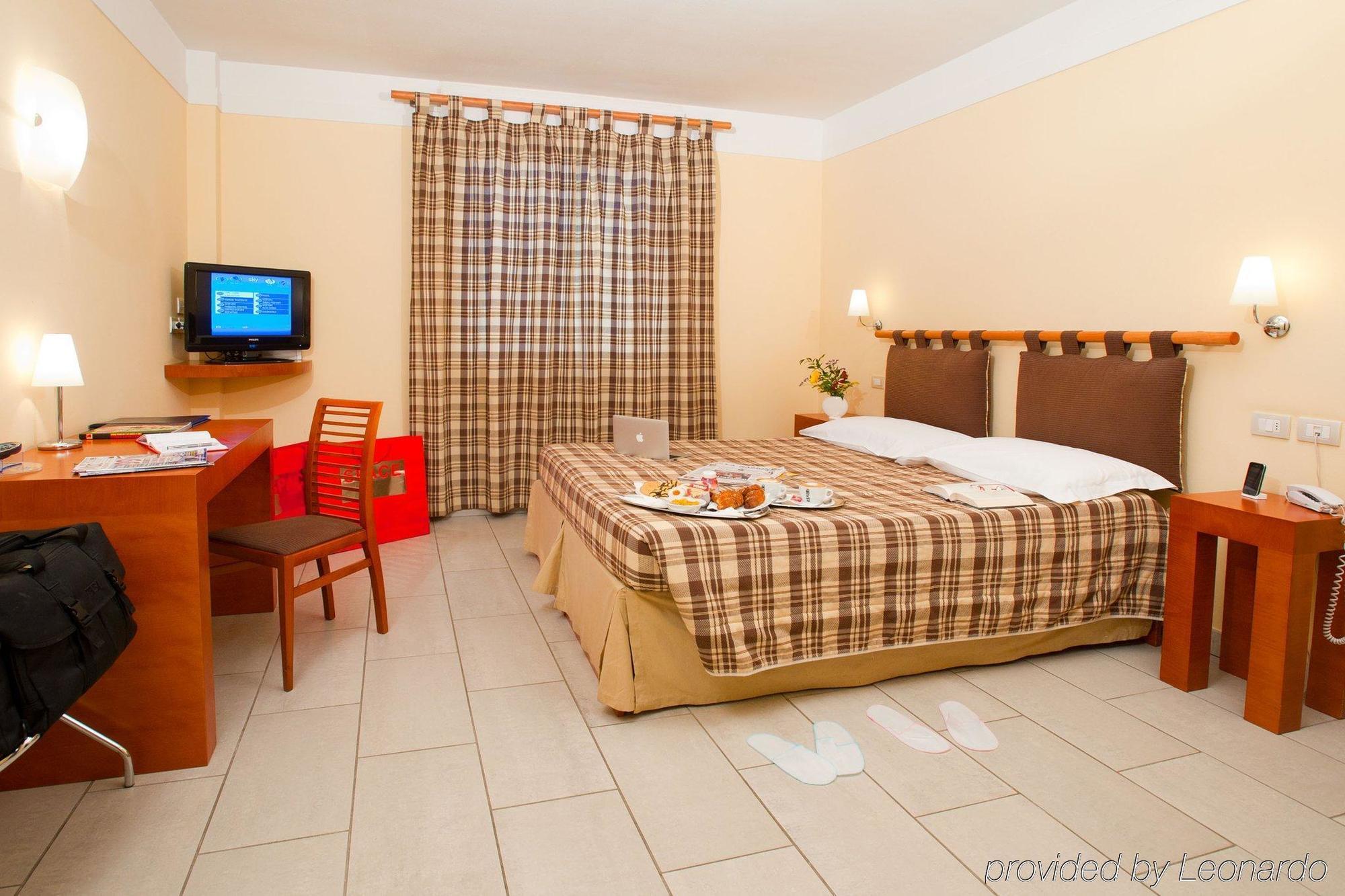 Hotel Il Viandante Терануова Брачолини Екстериор снимка
