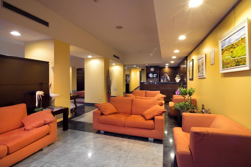Hotel Il Viandante Терануова Брачолини Екстериор снимка